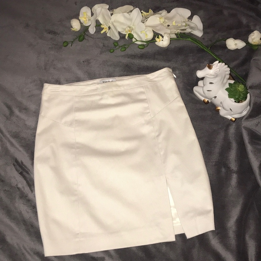 NWOT💕BEBE Ivory Pencil Skirt w/black stitching